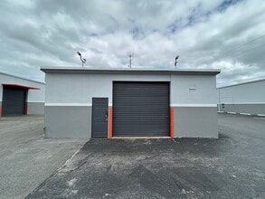 4120-4132 NW 10th Ave, Fort Lauderdale, FL à louer Photo de l’immeuble– Image 2 sur 6