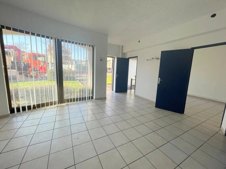 Local commercial dans Houilles à vendre - Photo de l’immeuble – Image 1 sur 5