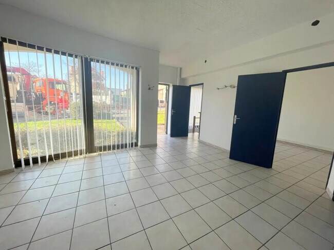 Plus de détails pour Local commercial à vendre