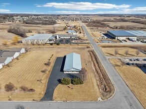 680 Enterprise Dr, Lake Mills, WI - VUE AÉRIENNE  vue de carte - Image1