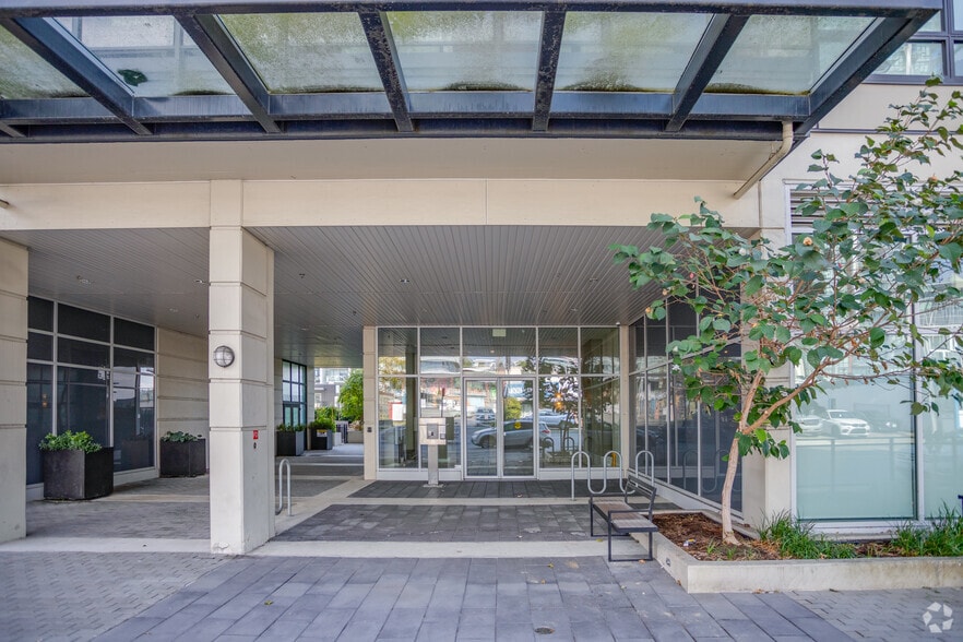 4468 Dawson St, Burnaby, BC à louer - Photo de l’immeuble – Image 2 sur 5