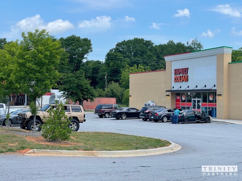 8158 Highway 14, Gray Court, SC à vendre - Photo de l’immeuble – Image 2 sur 6