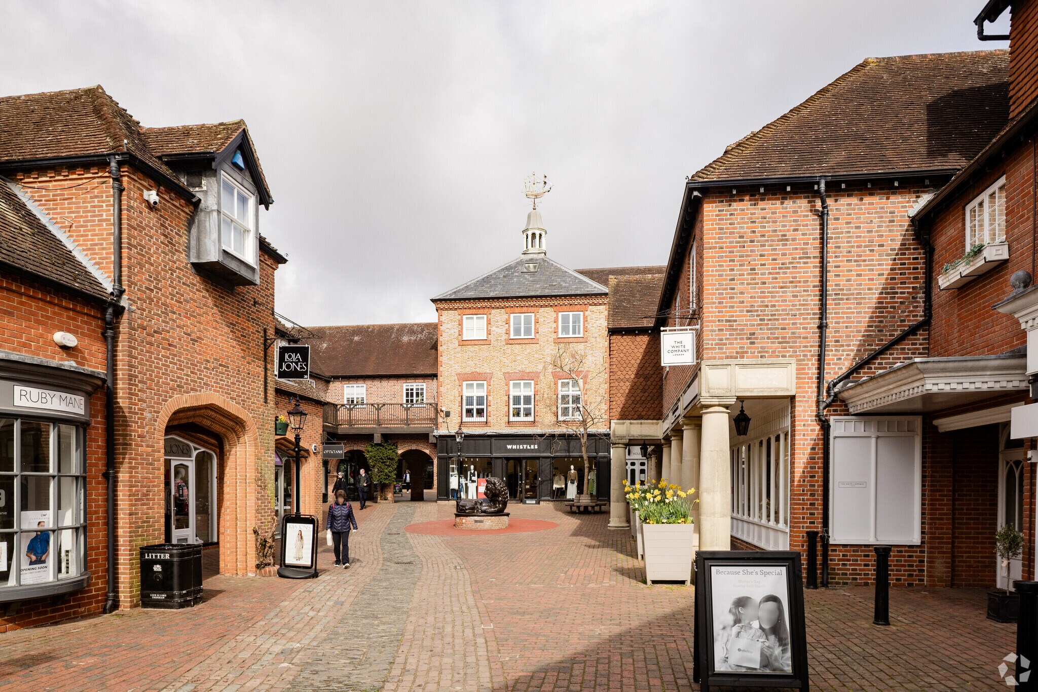 7 Lion And Lamb Yard, Farnham à louer Photo principale– Image 1 sur 3