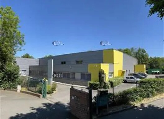 Local d’activités dans Trappes à louer - Photo de l’immeuble – Image 1 sur 7