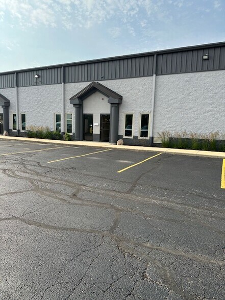 30-52 E Belmont Dr, Romeoville, IL à louer - Photo de l’immeuble – Image 3 sur 4