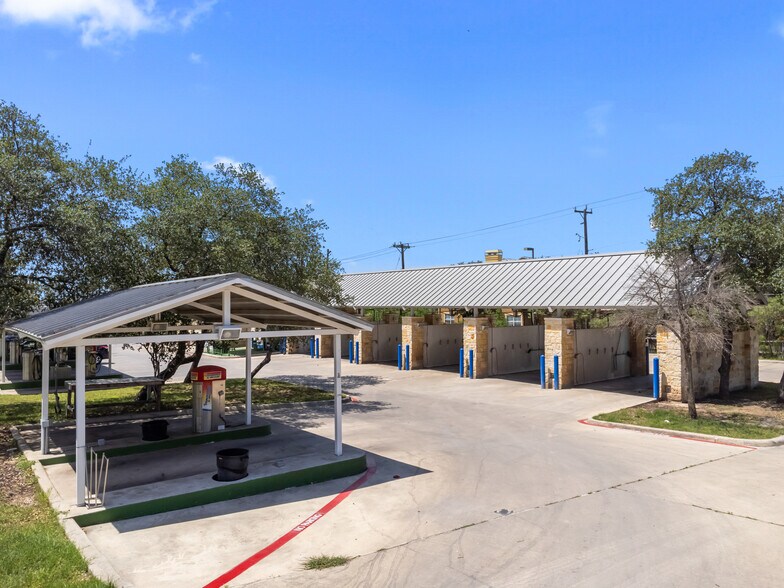 20203 Huebner Rd, San Antonio, TX à vendre - Photo de l’immeuble – Image 2 sur 10