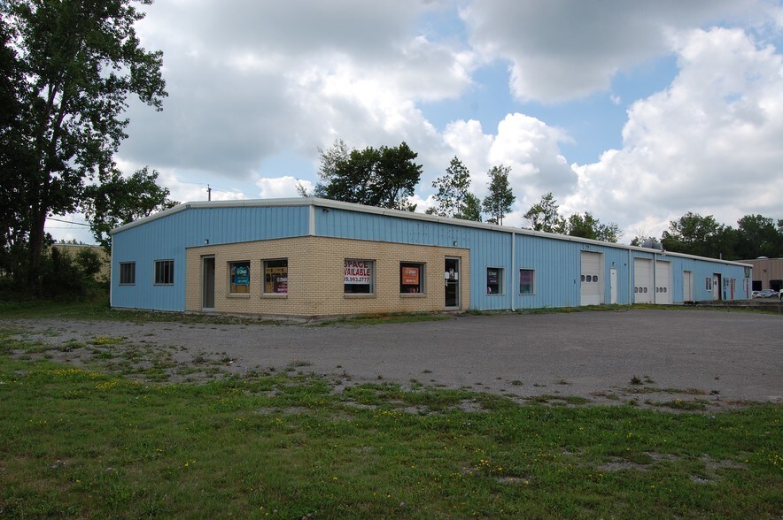 8 Apollo Dr, Batavia, NY à louer - Photo de l’immeuble – Image 1 sur 2