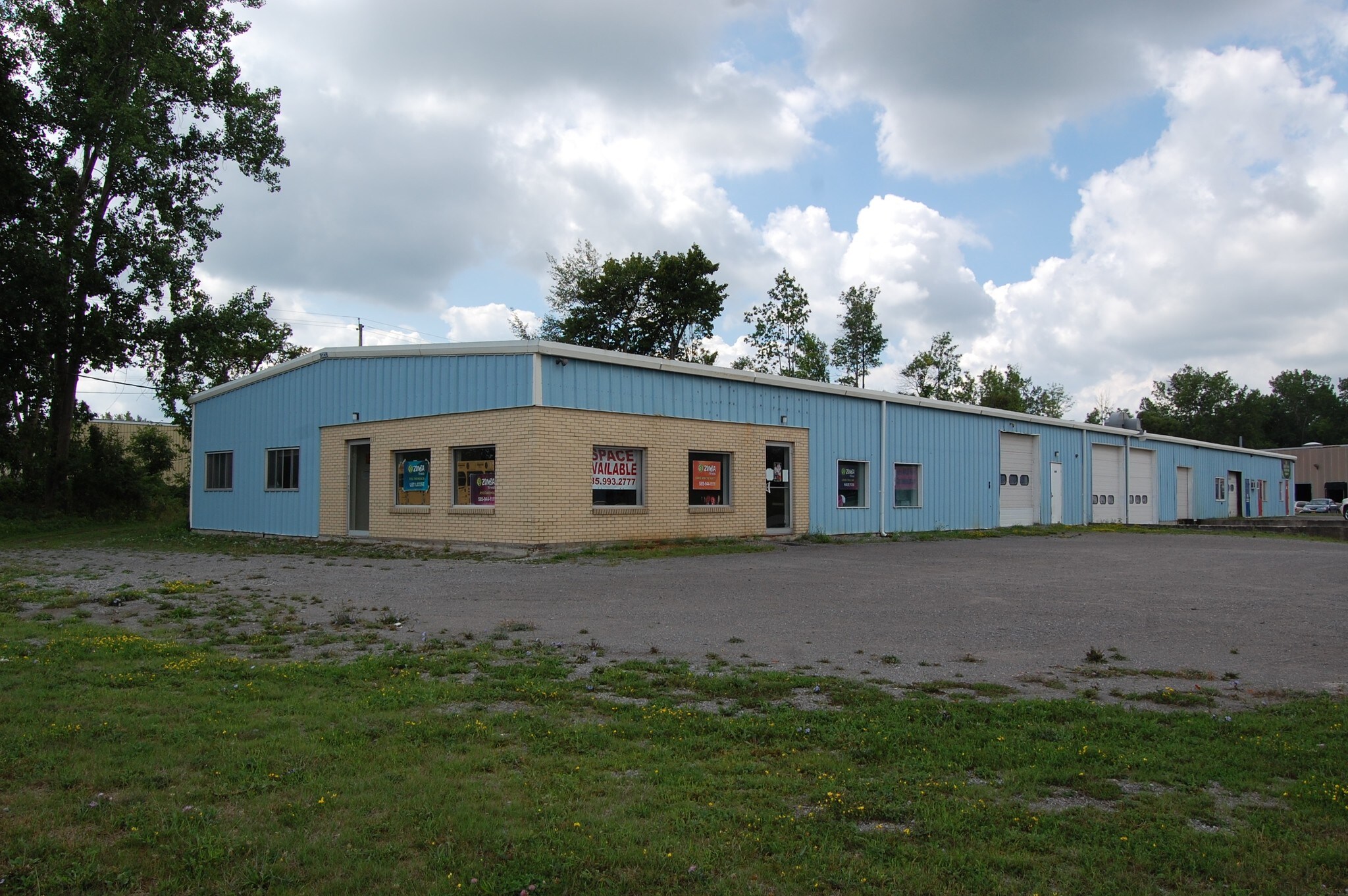 8 Apollo Dr, Batavia, NY à louer Photo de l’immeuble– Image 1 sur 3