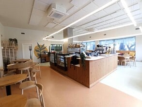 Local commercial dans Sant Just Desvern, Barcelona à louer Photo intérieure– Image 2 sur 14