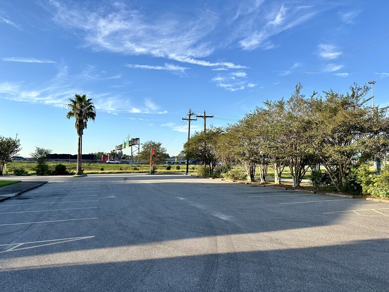 2770 I-10 E, Beaumont, TX à louer - Photo de l’immeuble – Image 3 sur 5