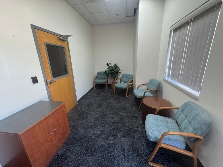 796 N Sunnyside Rd, Decatur, IL à louer - Photo intérieure – Image 3 sur 21