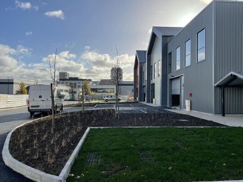 Bureau dans Gennevilliers à louer - Photo de l’immeuble – Image 2 sur 9