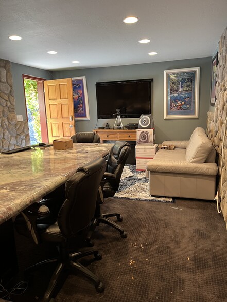 137 Mt Rose St, Reno, NV à louer - Photo de l’immeuble – Image 3 sur 29