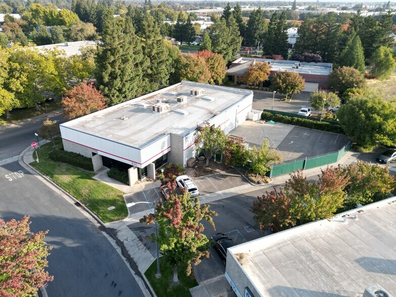 830 W Stadium Ln, Sacramento, CA à vendre - Photo de l’immeuble – Image 1 sur 5
