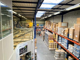 Plus de détails pour Local d'activités à louer