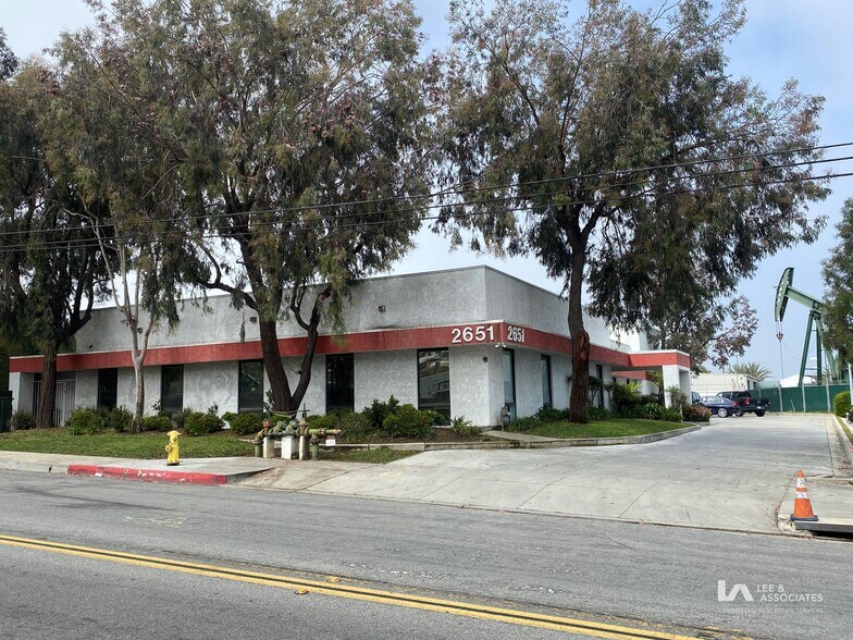 2651 Walnut Ave, Signal Hill, CA à louer - Photo de l’immeuble – Image 1 sur 8