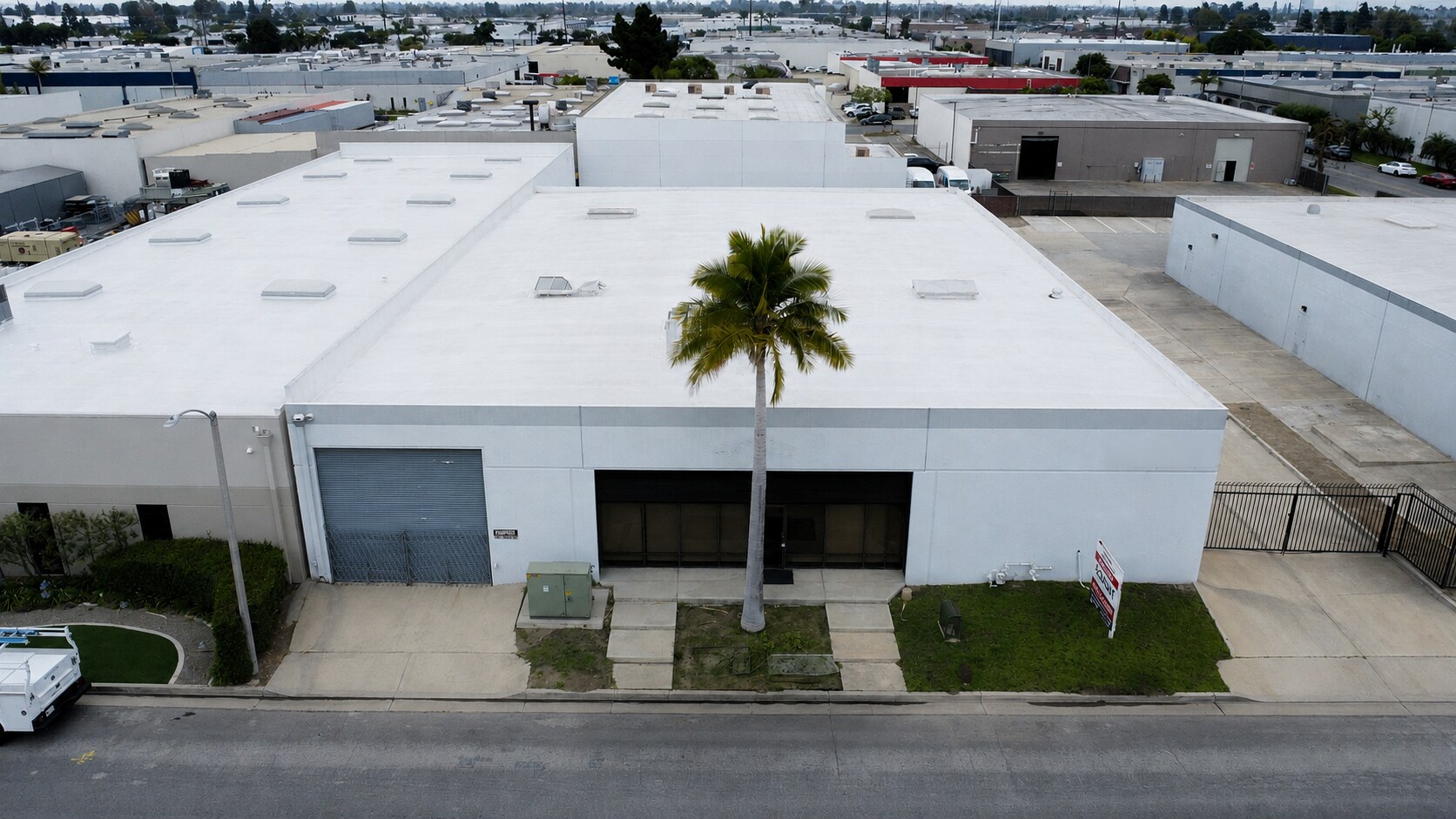 15672 Chemical Ln, Huntington Beach, CA à vendre Photo de l’immeuble– Image 1 sur 3