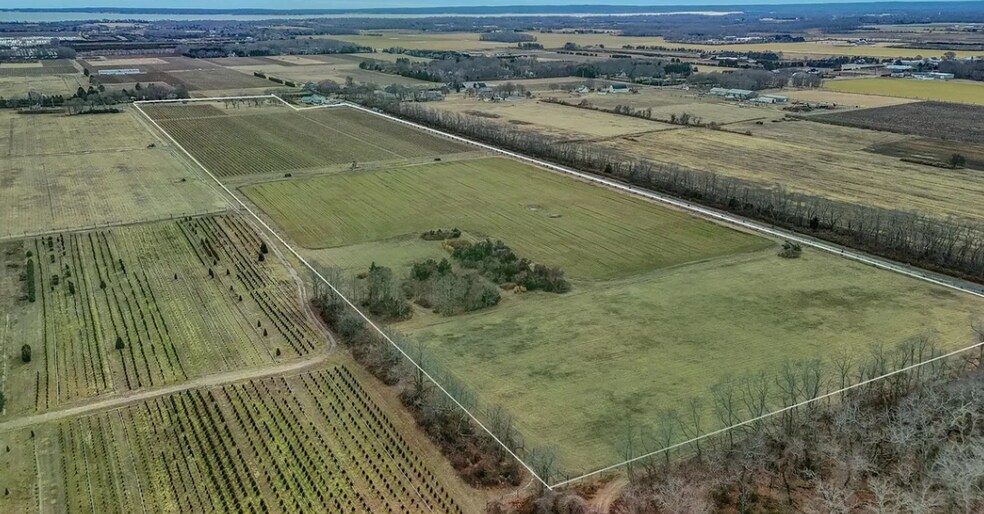 6094 Sound Ave, Jamesport, NY à vendre - Photo de l’immeuble – Image 2 sur 4
