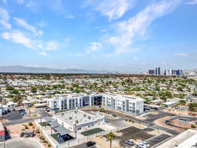 4846 S Jones Blvd, Las Vegas, NV à vendre - Photo de l’immeuble – Image 1 sur 20