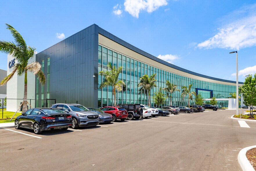 5010 Air Cargo Rd, Tampa, FL à louer - Photo de l’immeuble – Image 3 sur 10