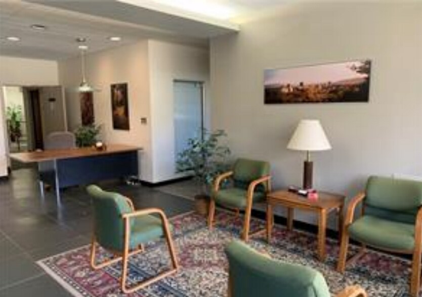 1095 Hendersonville Rd, Asheville, NC à louer - Photo intérieure – Image 3 sur 10