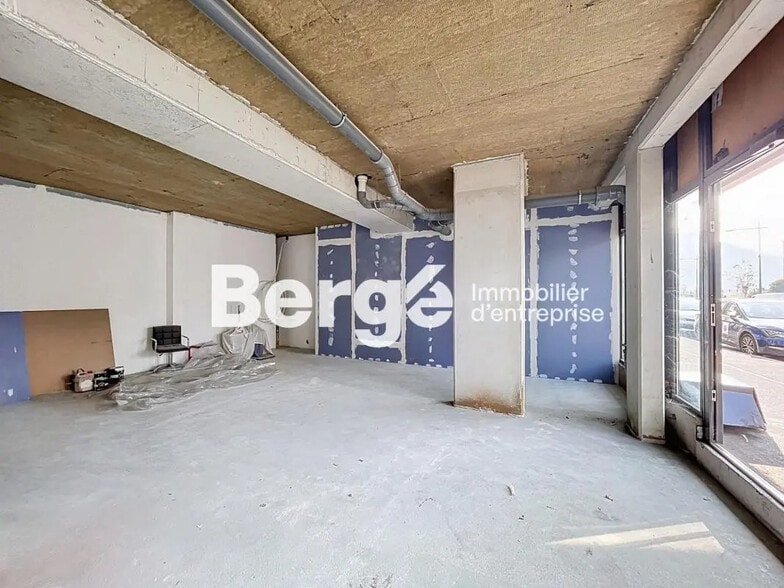 Local commercial dans La Trinité à louer - Photo intérieure – Image 2 sur 7