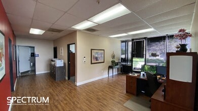 26470 Ruether Ave, Santa Clarita, CA à louer Photo intérieure– Image 1 sur 4