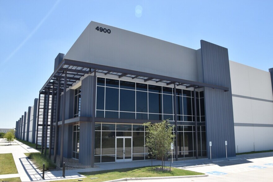 4900 Marine Creek Pkwy Pky, Fort Worth, TX à louer - Photo de l’immeuble – Image 1 sur 6