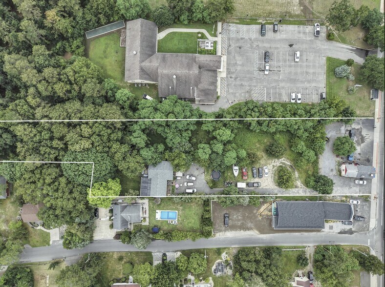 669 Flanders Rd, Flanders, NY à vendre - Photo de l’immeuble – Image 2 sur 15