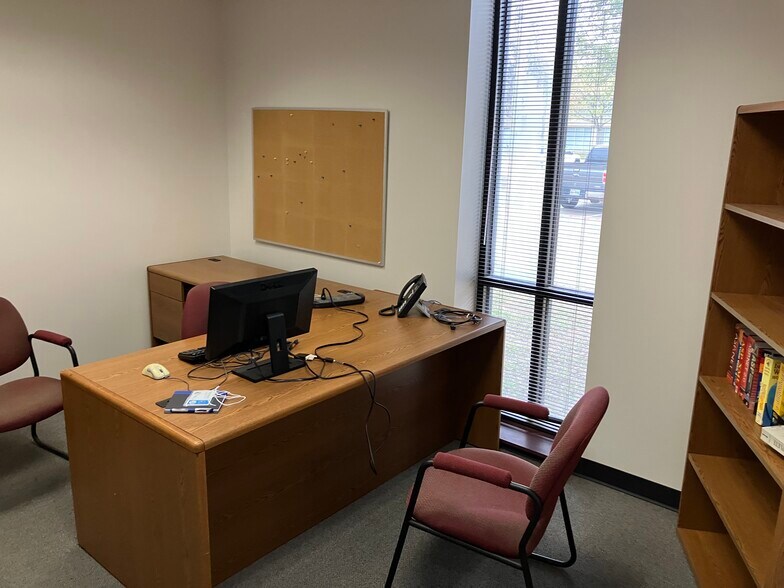 2630 E Lamar Blvd, Arlington, TX à louer - Photo de l’immeuble – Image 3 sur 16