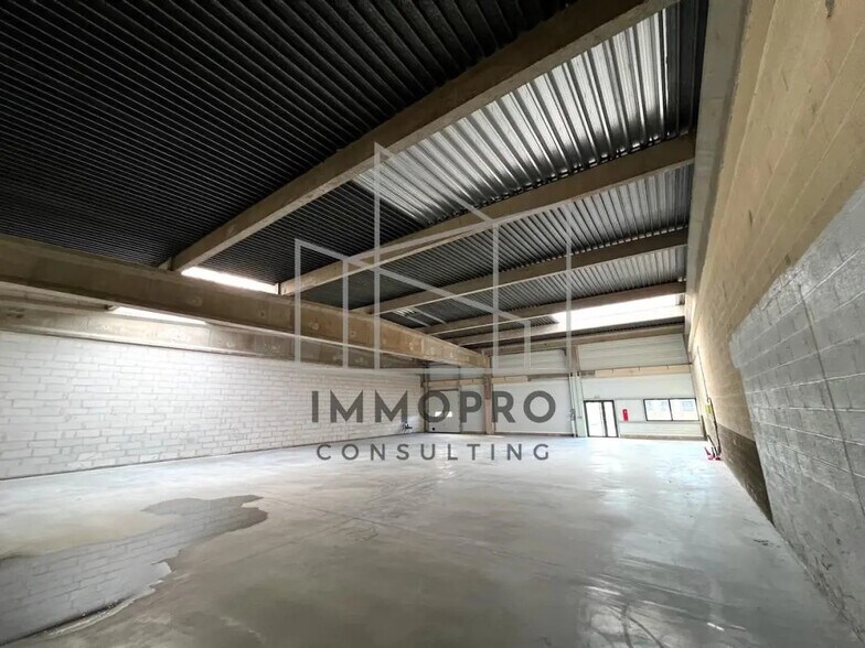 Local d'activités dans Petit-Couronne à vendre - Photo intérieure – Image 3 sur 6