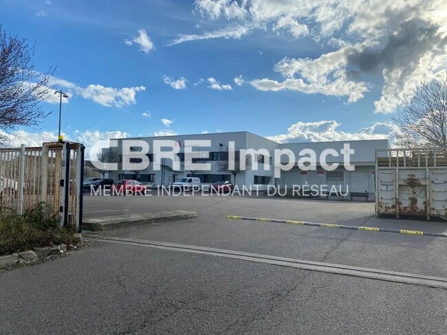 Plus de détails pour Local d’activités à vendre