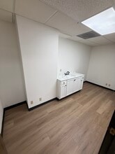 15545 Devonshire St, Mission Hills, CA à louer Photo intérieure– Image 1 sur 4