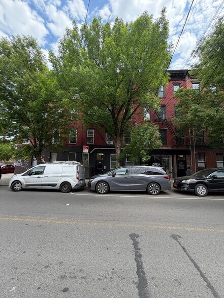 315 Van Brunt St, Brooklyn, NY à vendre - Photo de l’immeuble – Image 2 sur 13