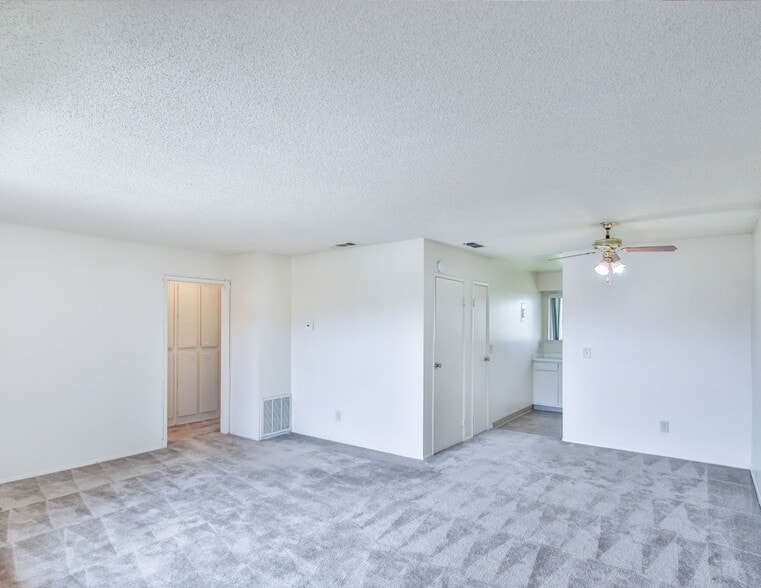 345 W 41st St, San Bernardino, CA à vendre - Photo de l’immeuble – Image 2 sur 69