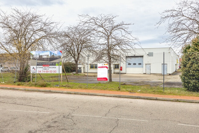 Plus de détails pour 7 Allée Général Benoist, Bron - Local d’activités à vendre