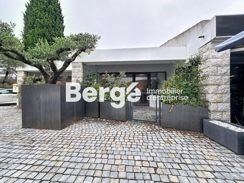 Local commercial dans Mougins à vendre - Photo de l’immeuble – Image 1 sur 12