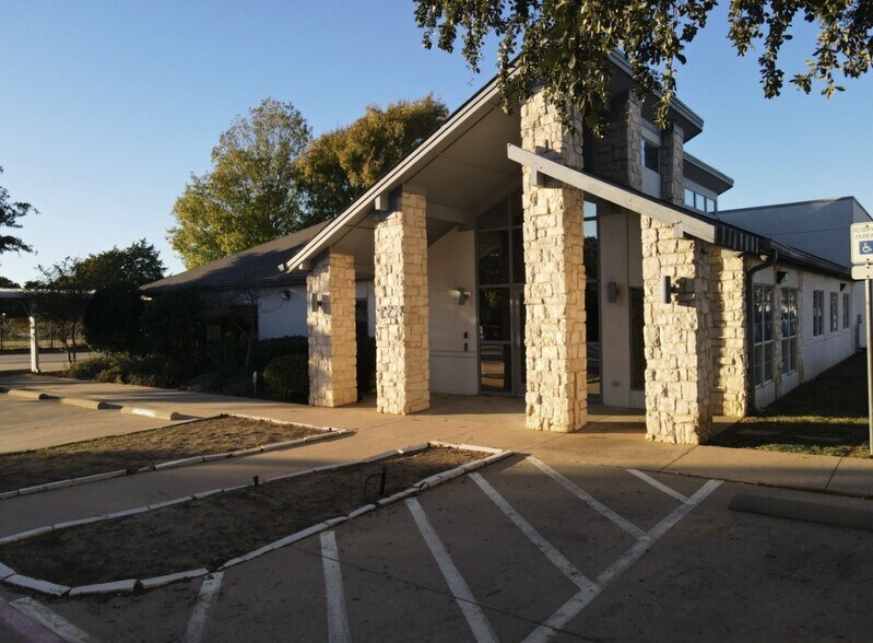 2221 Avenue J, Arlington, TX à louer - Photo de l’immeuble – Image 2 sur 11