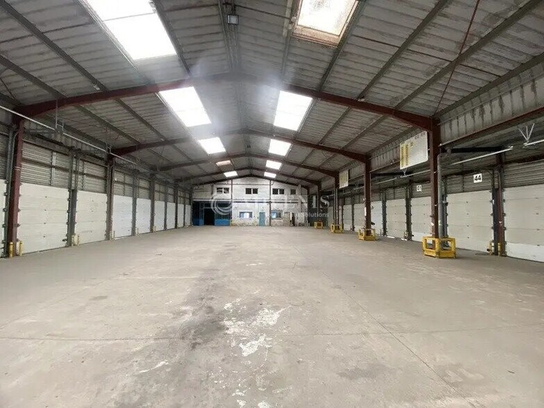 Industriel/Logistique dans Trappes à vendre - Photo de l’immeuble – Image 1 sur 2