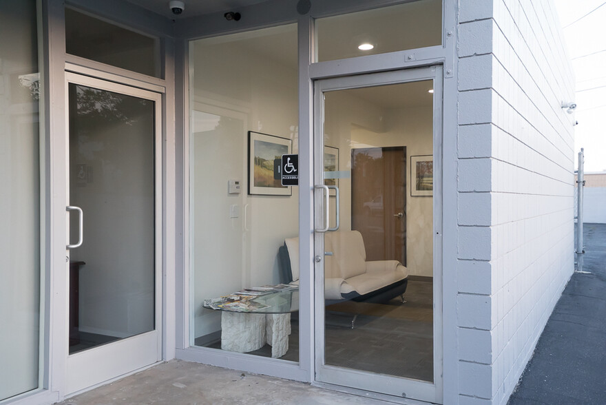 4010 Merrill Ave, Riverside, CA à louer - Photo de l’immeuble – Image 2 sur 10