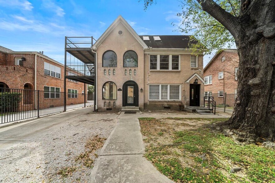 1635 Castle Ct, Houston, TX à vendre - Photo de l’immeuble – Image 2 sur 43