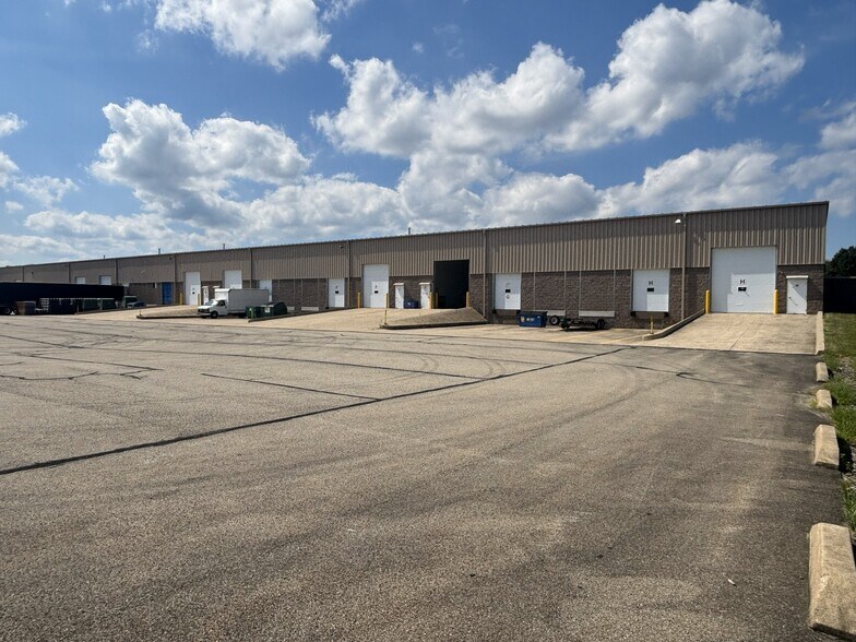 45 Bay Hill Dr, Latrobe, PA à louer - Photo de l’immeuble – Image 2 sur 3