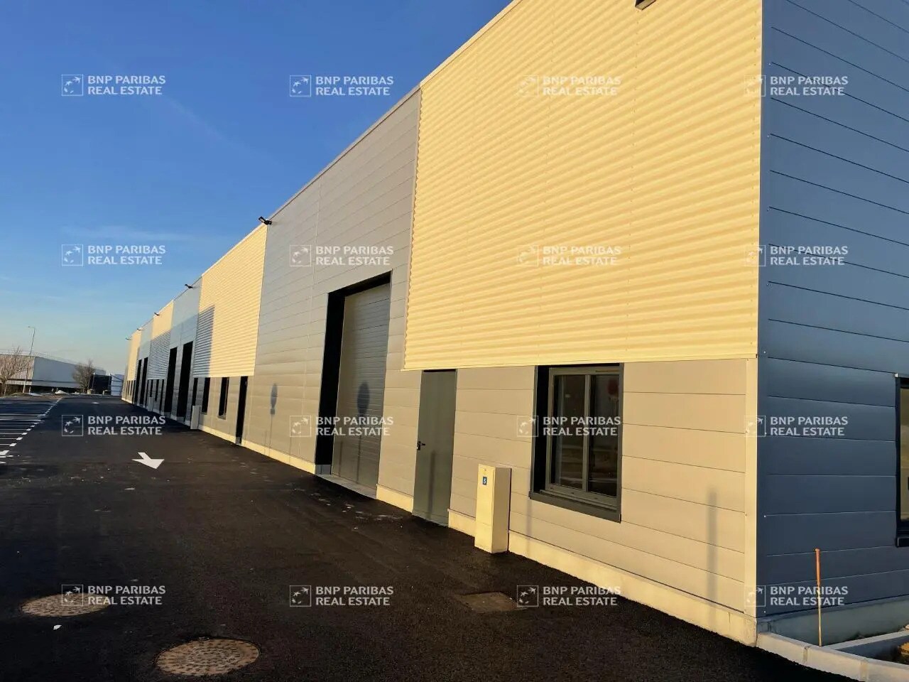 Bureau dans Flévy à louer Photo de l’immeuble– Image 1 sur 13