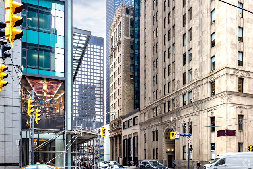 302 Bay St, Toronto, ON à louer - Photo de l’immeuble – Image 1 sur 2