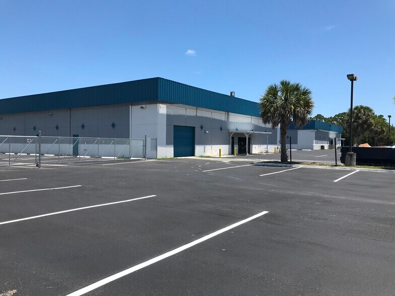 John Rodes Industrial Park portefeuille de 2 biens à vendre sur LoopNet.fr - Photo de l’immeuble – Image 1 sur 3