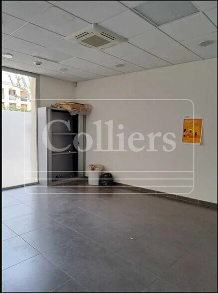 Bureau dans La Ciotat à louer - Photo de l’immeuble – Image 2 sur 6