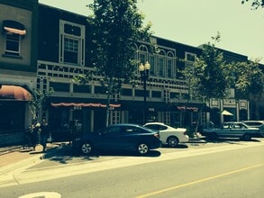 402-404 W 4th St, Santa Ana, CA à louer Photo de l’immeuble– Image 1 sur 3