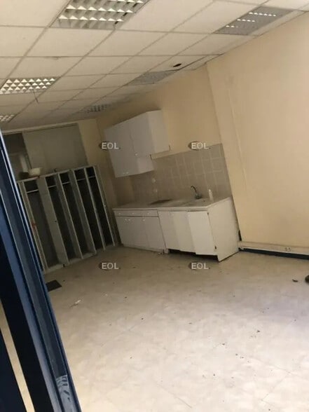 Local d’activités dans Saint-Thibault-des-Vignes à louer - Photo intérieure – Image 3 sur 7