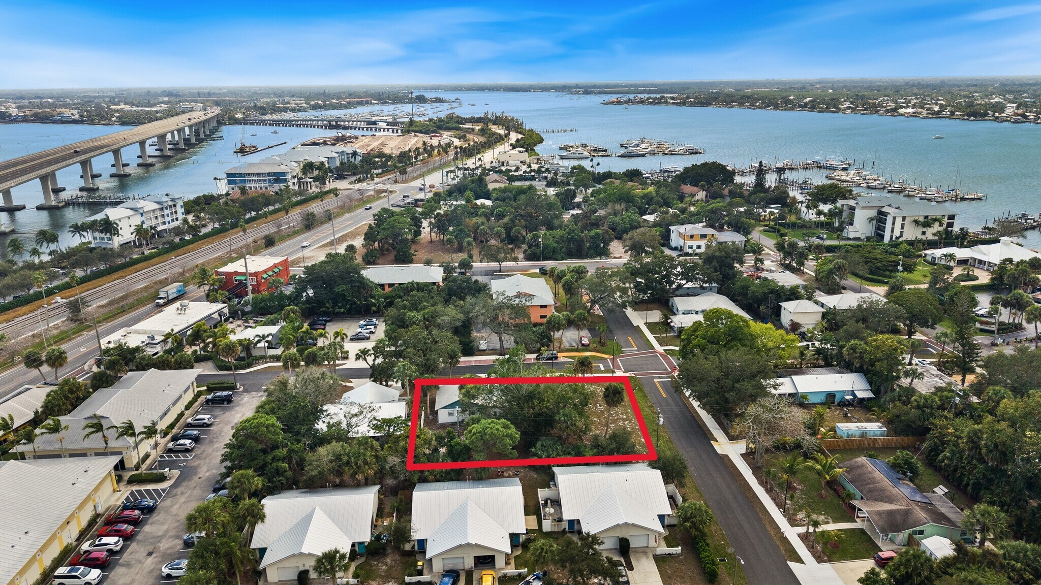 621 NW Australian St, Stuart, FL à vendre Photo principale– Image 1 sur 8