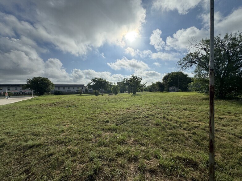 1371 E FM 150, Kyle, TX à louer - Autre – Image 2 sur 7